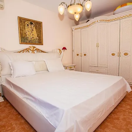 Апартамент Наташа Apartman *